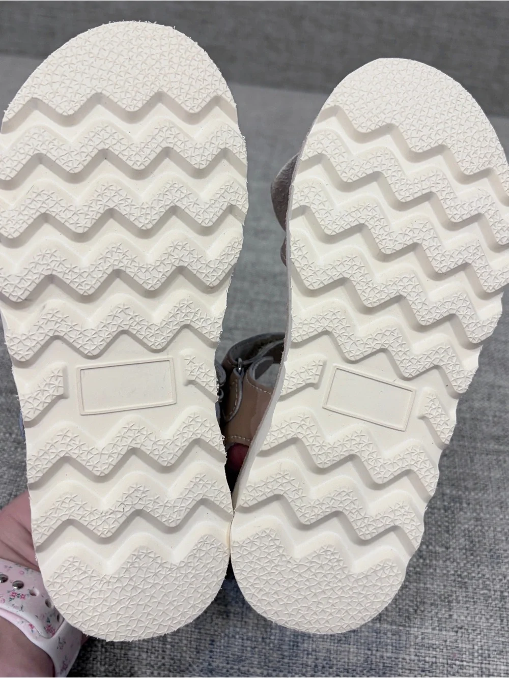L'Amour Taupe Bow Strap Kids Sandals NWOT